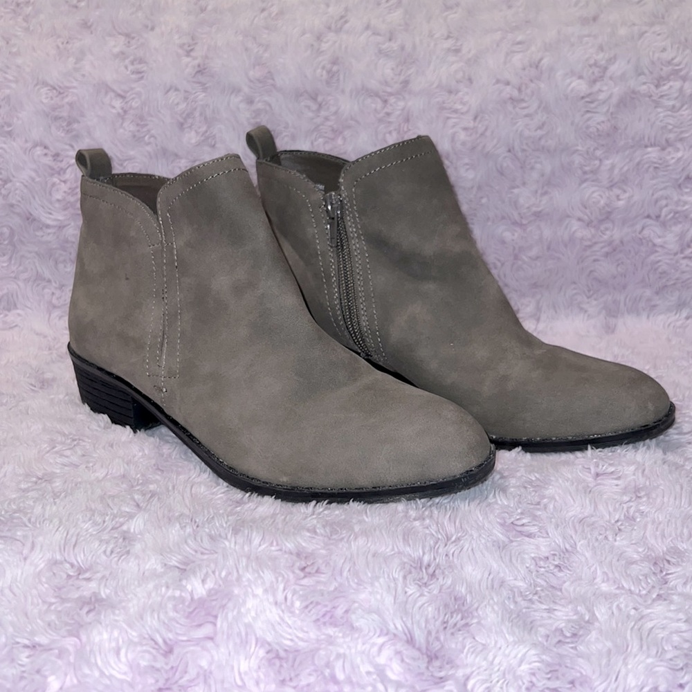 American Rag Women’s Taupe Ankle Boots Size 7.5